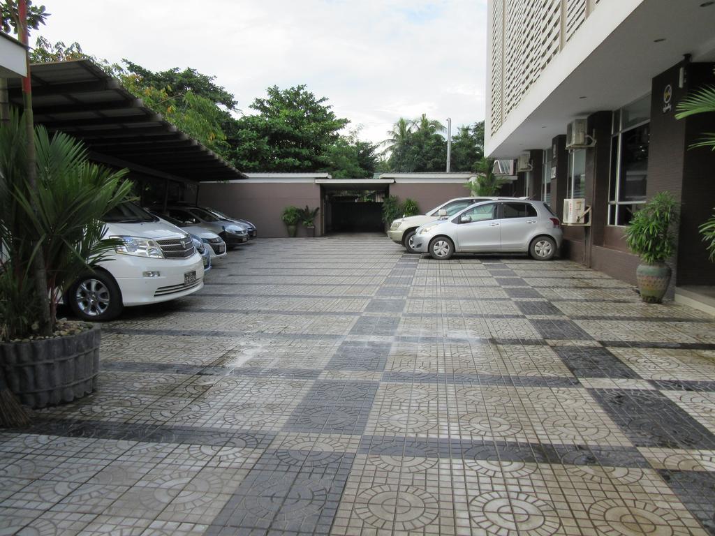 Galaxy Hotel Yangon Exterior photo